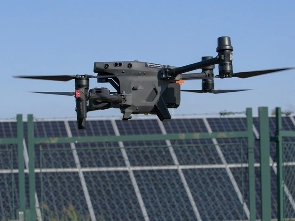 Drony a fotovoltaika: Revoluce v inspekci solárních elektráren